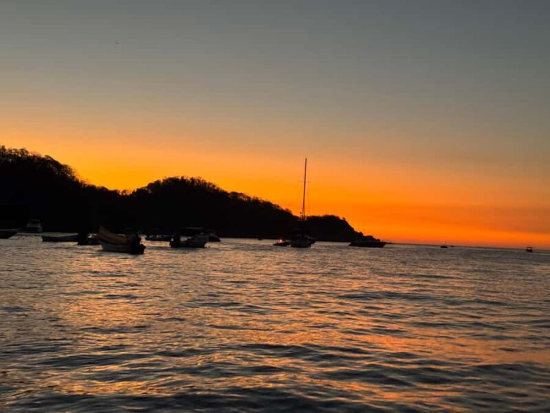 Huatulco: Sail at dawn and watch the marine life - An Authentic Morning on the Water