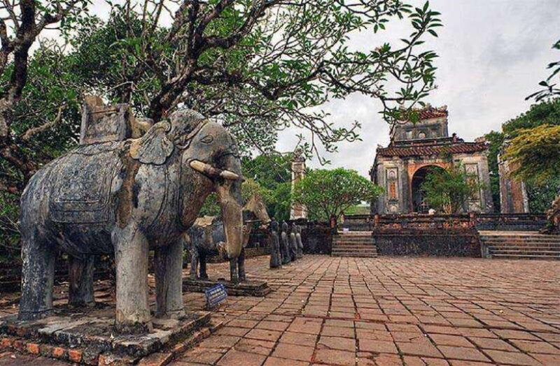 Hue City Motorbike Tour to Countryside, Pagoda & Royal Tombs - Whats Not Included