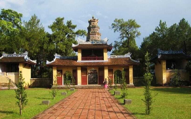 Hue City Tour 1 Day by Private Car and Dragon Boat Cruise - Royal Tombs Tour