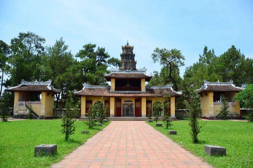Hue Cuisine Trip On Huong River and Royal Tombs - Overview of the Hue Cuisine Trip