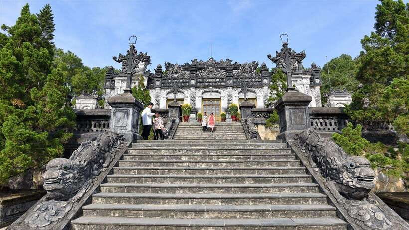 Hue : Dragon Boat Cruise to Thien Mu Pagoda and Tombs - Key Points