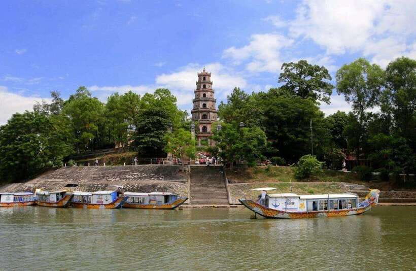 Hue : Dragon Boat Cruise to Thien Mu Pagoda and Tombs - The Dragon Boat Experience