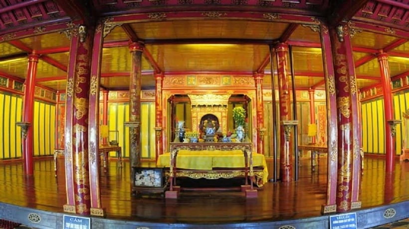 Hue : Dragon Boat Cruise to Thien Mu Pagoda and Tombs - Exploring Minh Mang Tomb