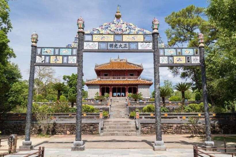 Hue : Dragon Boat Cruise to Thien Mu Pagoda and Tombs - Booking Your Tour