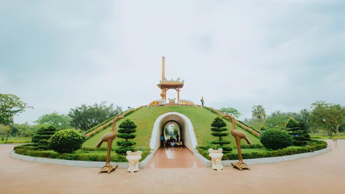 Hue: Explore Tour With Vinh Moc Tunnels and Khe Sanh Base - Tour Inclusions and Information