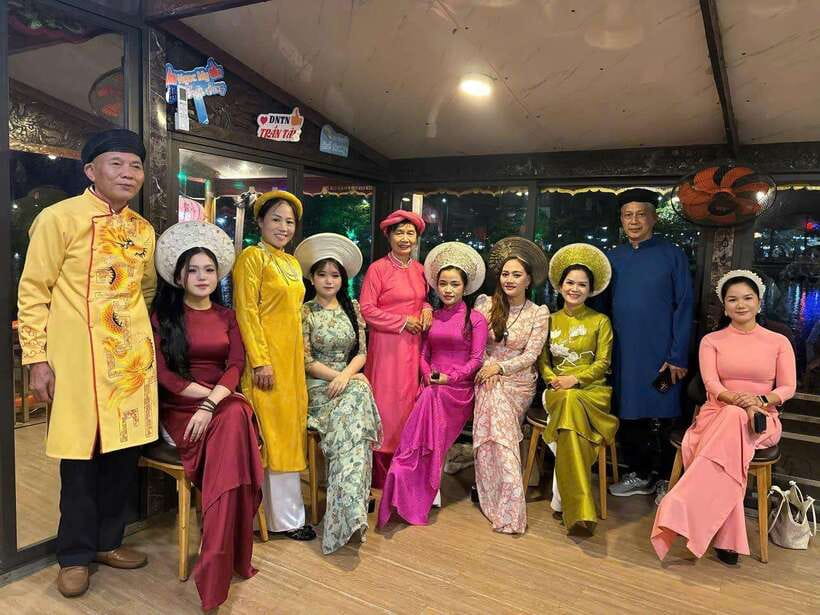 Hue: Folk Song on Perfume River Dragon Boat With Dinner - Traditional Hue Clothing for Photos