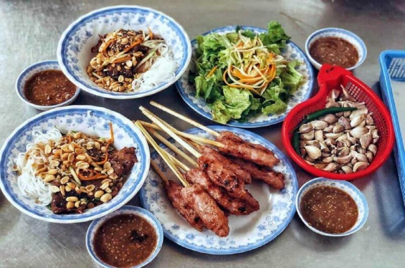Hue Food Tour by Walking or Cyclo or Motorcycle With Driver! - Food Experience