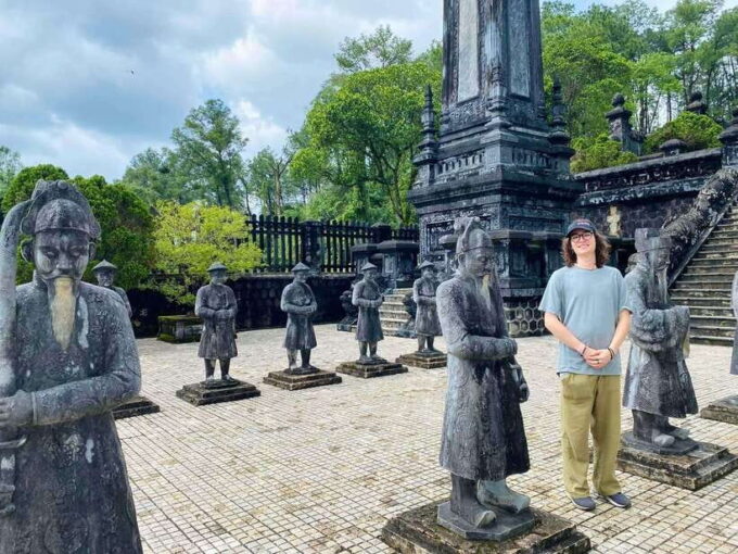 Hue: Private Guided Tour to Royal Tombs & Hue Imperial City - Visiting the Tombs of Khai Dinh and Minh Mang