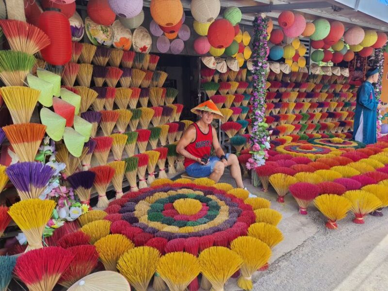 Hue: Royal Tombs, Pagoda, Perfume River by Dragon Boat & Car - Scenic Dragon Boat Cruise on Perfume River