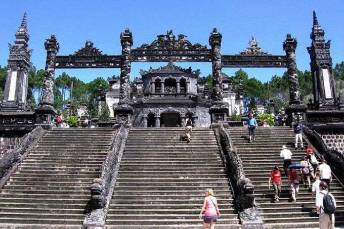 Hue Royal Tombs Tour to Visit Best Tombs of the Emperors - Cultural Insights: Understanding the Nguyen Dynasty