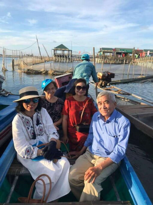 Hue: Tam Giang Lagoon Sunset Tour With Seafood Dinner - Local Seafood Delicacies