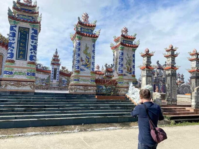 Hue to Hoi An via An Bang Cemetery & Monkey Mountain - Scenic Drive Through Hai Van Pass