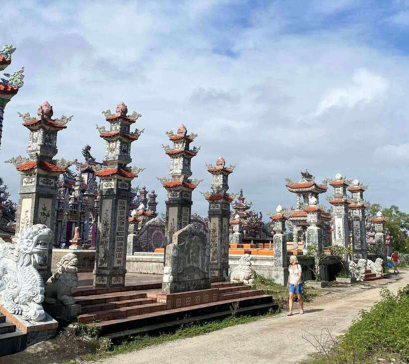 Hue: Transfer to Hoi an With Royal Tombs & an Bang Cemetery - Explore the Royal Tombs