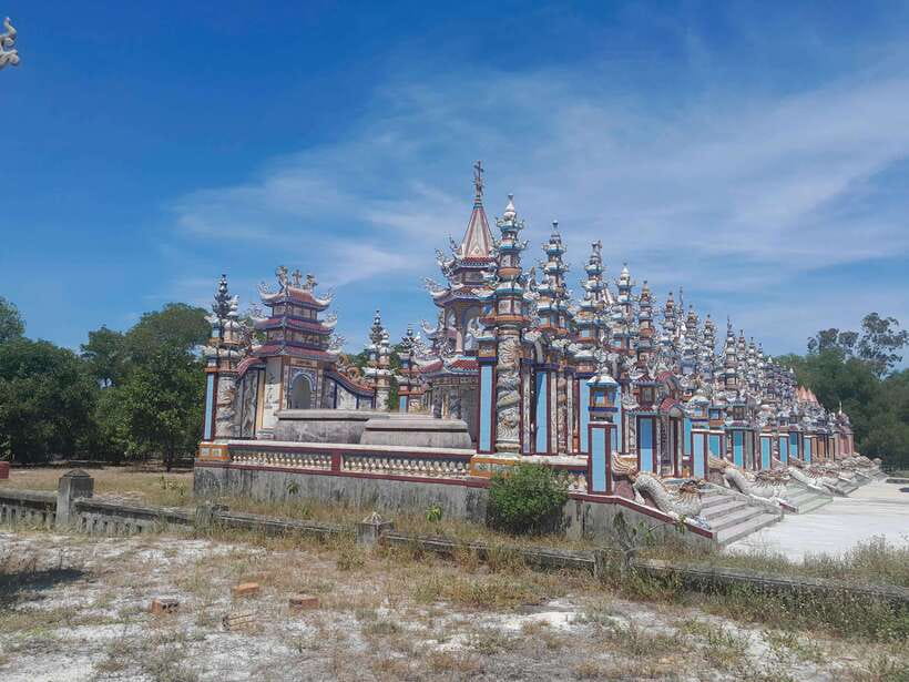 Hue: Transfer to Hoi an With Royal Tombs & an Bang Cemetery - Scenic Stops Along the Route