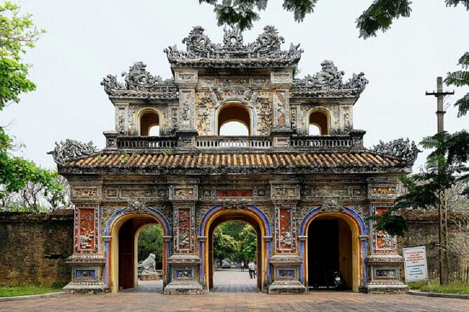 Hue Walking Tour to Imperial Citadel and Forbidden City - Exploring Forbidden City