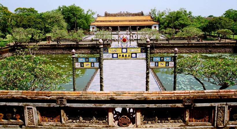 Hue Walking Tour to Imperial City and Dong Ba Market - Key Points