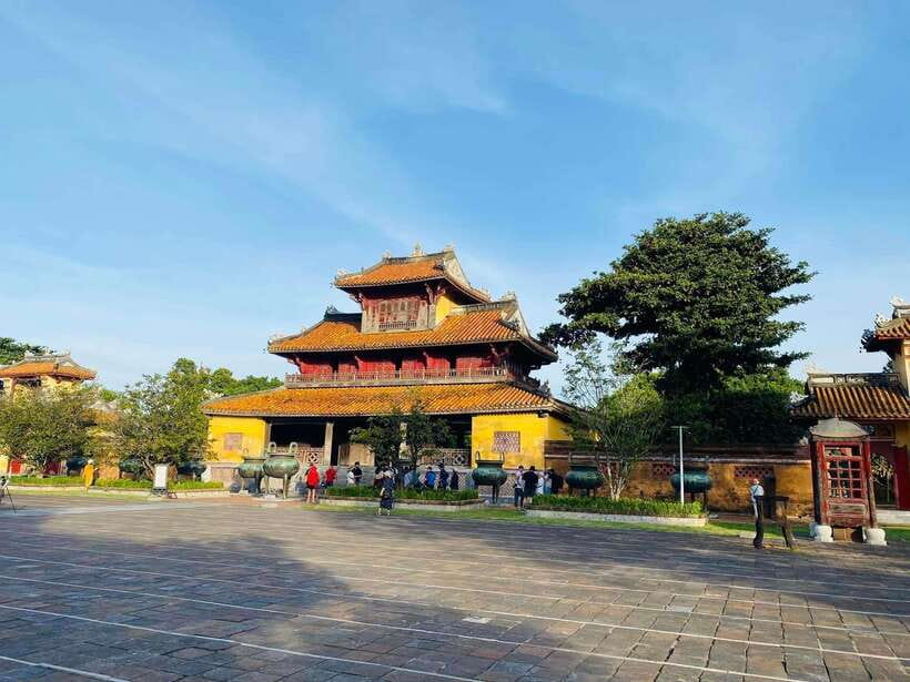 Hue Walking Tour to Imperial City and Dong Ba Market - Imperial City Exploration