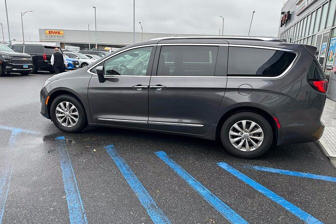 Huntington Beach to John Wayne Airport (SNA) - Departure Private Transfer - Pickup and Meeting Options