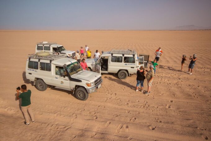 Hurghada: 6-Hour Jeep Desert Safari, Dinner, and Show - Tips for Your Safari