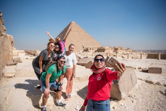 Hurghada: Cairo and Giza Highlights Tour With BBQ Lunch - Important Tips for Travelers