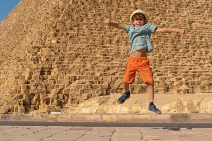 Hurghada: Cairo Day Trip With Horse Ride Along Giza Pyramids - Tips for a Comfortable Journey