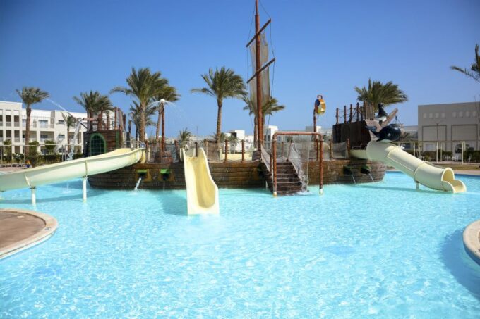 Hurghada: Makadi Water World Ticket With Private Transfer - Tips for a Great Visit