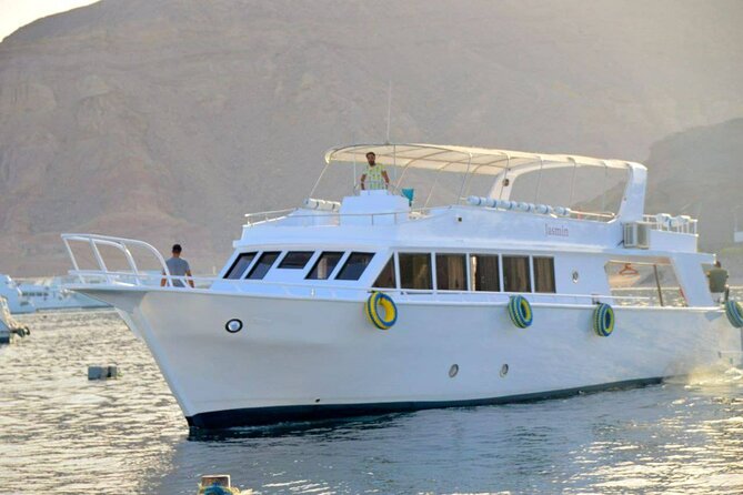 Hurghada: Private Boat Full-Day Snorkeling Trip With Lunch - Snorkeling and Fishing Experience