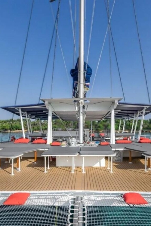 Hyères: Dinner Cruise on a Beautiful Catamaran at Bregançon - Water Activities and Entertainment