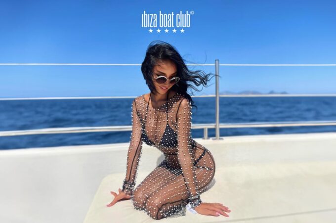 Ibiza: Bottomless Brunch at Ibiza Boat Club With Drinks & DJ - Location and Transportation