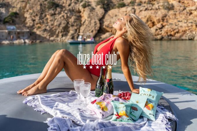 Ibiza: Bottomless Brunch at Ibiza Boat Club With Drinks & DJ - Language Support and Accessibility