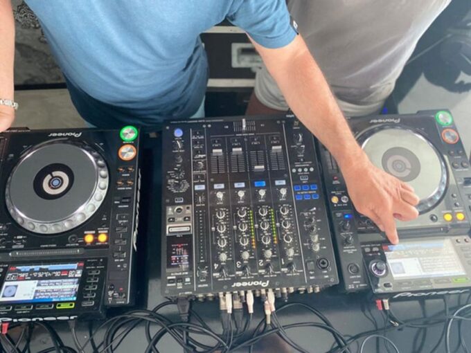 IBIZA DJ Lesson for Learn to Mix - What to Expect From the DJ Lesson