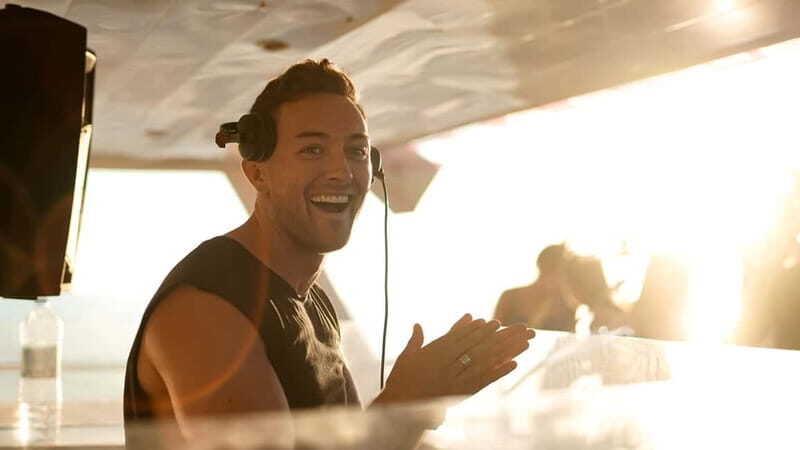 Ibiza: Party Boat w/ Drinks, Live Performances, DJ & Dancers - Who Should Consider This Experience?