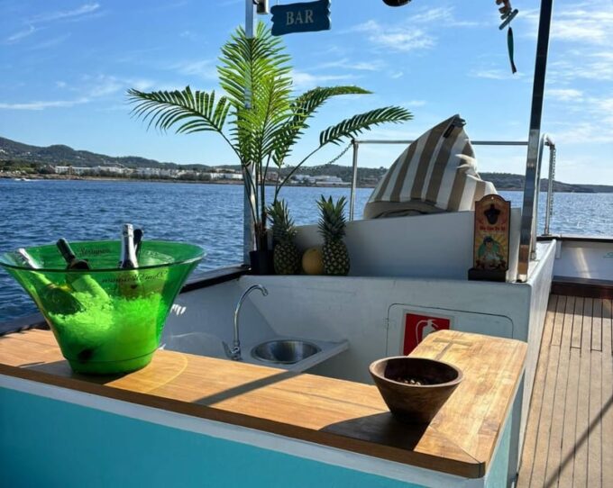 Ibiza: Private Boat Trip, Open Bar Tapas & Free Water Sports - Meeting Point and Important Information