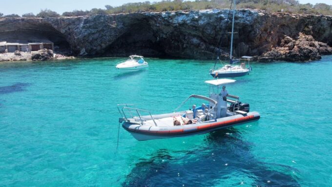 Ibiza: Private SpeedBoat to Es Vedra & Atlantis + Snorkel - Frequently Asked Questions