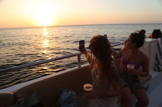 Ibiza: Scenic Sunset Cruise With Tapas and Drinks - Capturing the Famous Ibiza Sunsets