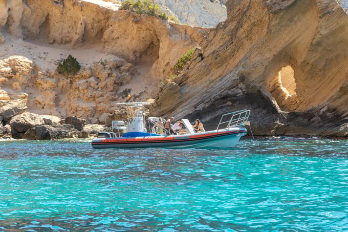 Ibiza: Speedboat Trip to Atlantis & Es Vedra Snorkel+Paddle - Snorkeling at Es Vedrá