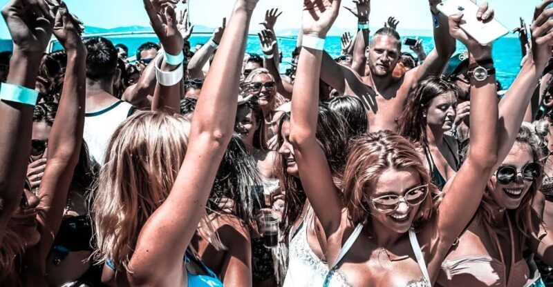 Ibiza: Sunset Boat Party at Ibiza Boat Club with Open Bar - What Makes This Tour Stand Out?