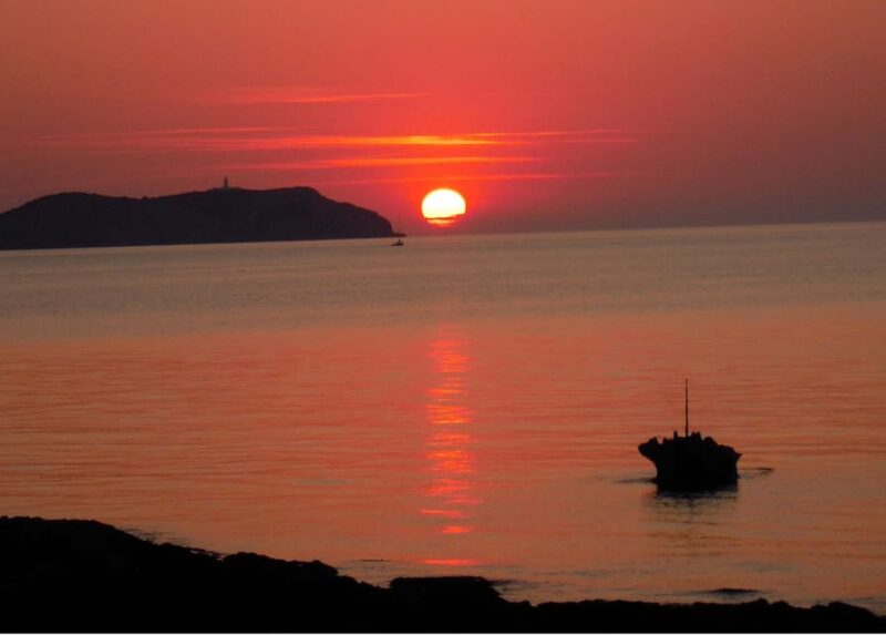 Ibiza: Sunset Private Sailboat With Tapas & Premim Open Bar - Culinary Offerings