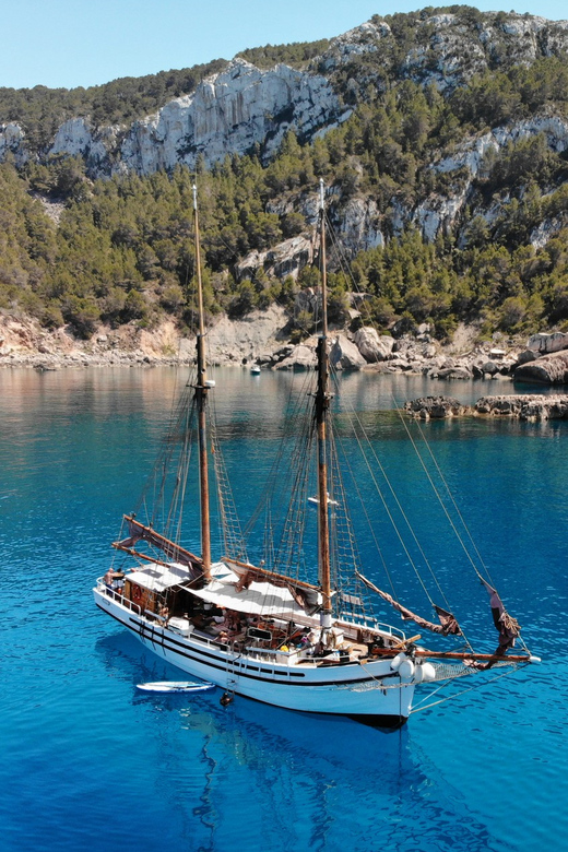 Ibiza Wooden Sail Boat Trip to Formentera - Meeting Point and What to Bring