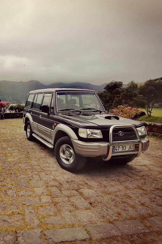 Idyllic Full Day West, Twin & Fire lakes by SUV - The Sum Up