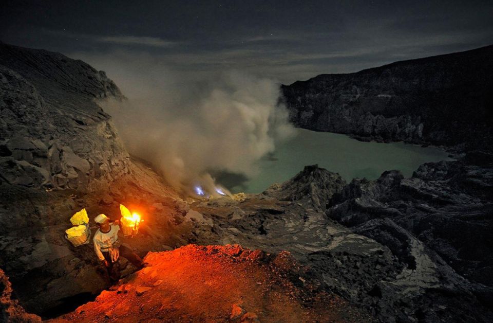 Ijen Crater Trekking Tour From Bali or Banyuwangi - Group Size and Accessibility