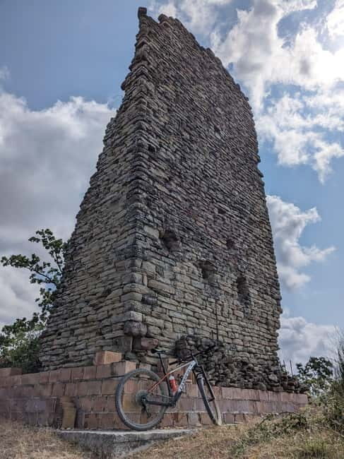 Il tour dei Castelli orientali di Gubbio: percorso in e-bike - What to Expect on the Ground