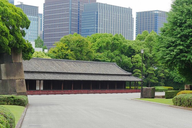 Imperial Palace East Garden and Heritage of Edo Castle Tour - Location and Accessibility