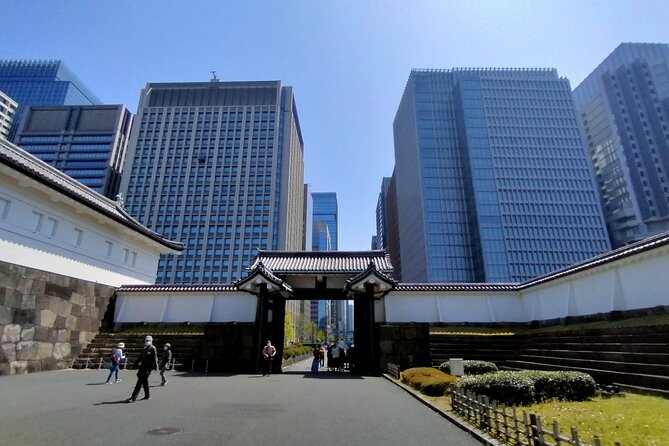 Imperial Palace East Garden and Heritage of Edo Castle Tour - Highlights and Activities