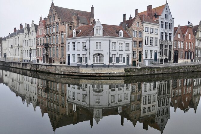Incredible Bruges - Walking Tour for Couples - Navigating the Tranquil Canals