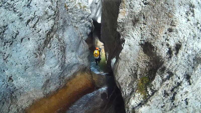 Incredible canyon descent Viu de llevata - Key Points
