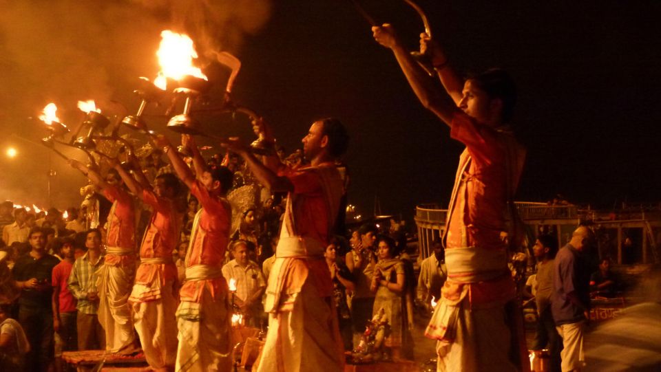 India: Evening Ganga Aarti With Dinner and Private Transfer - Significance of Ganga Aarti