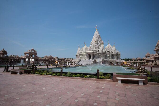 Indian Temple and Chinese Garden Tour - Flushing: A Bustling Hub for Food and Culture