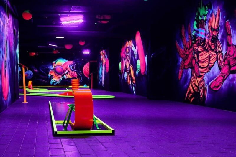 Innsbruck: 3D Mini Golf with Dazzling Light Effects - A Detailed Look at the Experience