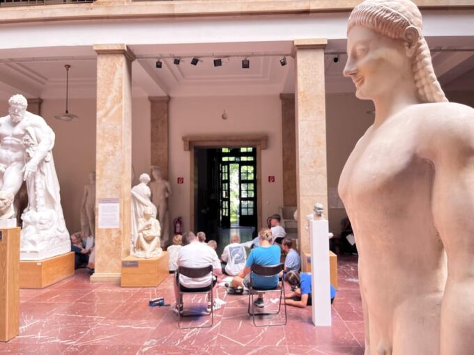 Innsbruck: Drawing Workshop at the University Museum - Accessibility Features